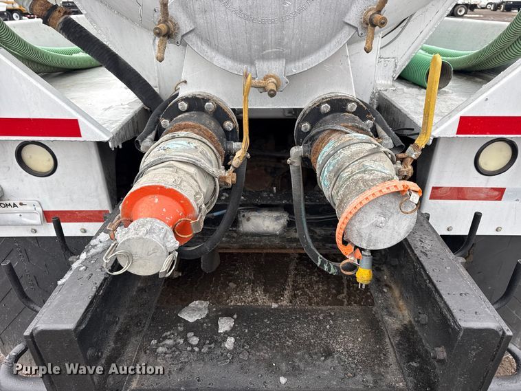 image for item EG2040 2012 Mack GU713 vacuum truck