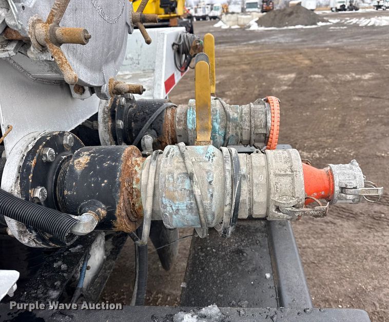 image for item EG2040 2012 Mack GU713 vacuum truck