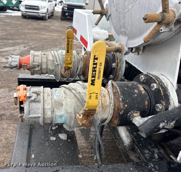 image for item EG2040 2012 Mack GU713 vacuum truck