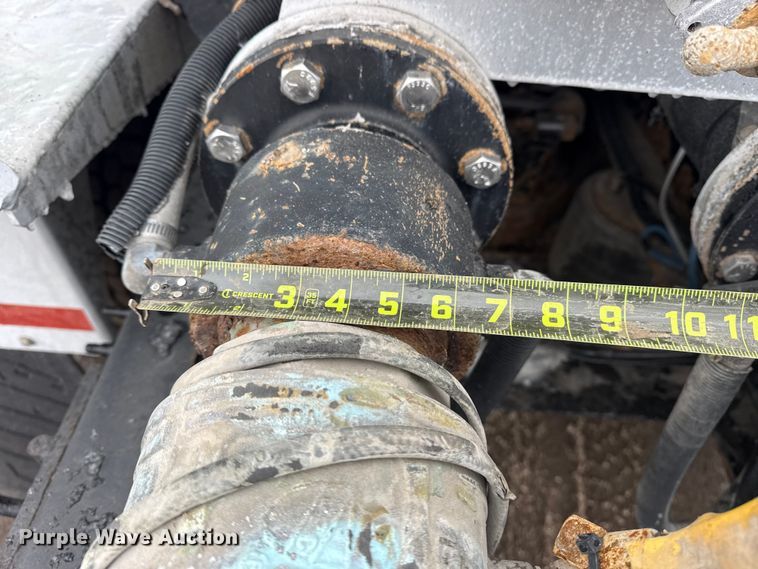 image for item EG2040 2012 Mack GU713 vacuum truck