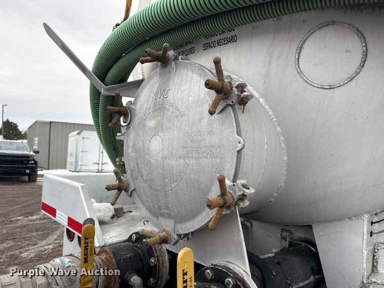 image for item EG2040 2012 Mack GU713 vacuum truck