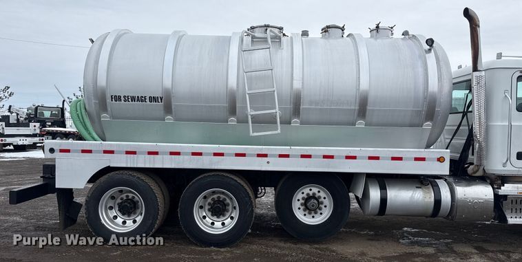 image for item EG2040 2012 Mack GU713 vacuum truck