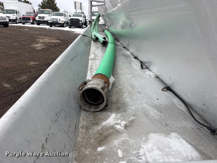 image for item EG2040 2012 Mack GU713 vacuum truck