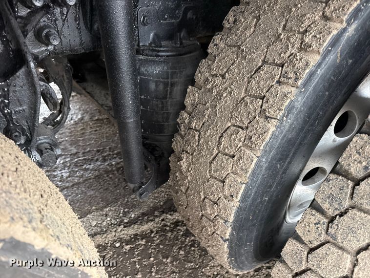 image for item EG2040 2012 Mack GU713 vacuum truck