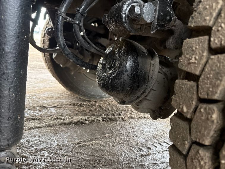 image for item EG2040 2012 Mack GU713 vacuum truck