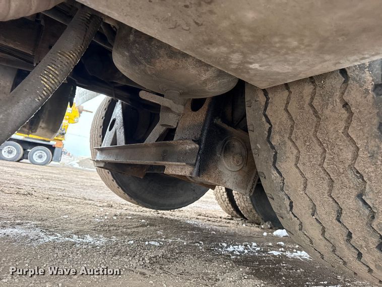 image for item EG2040 2012 Mack GU713 vacuum truck