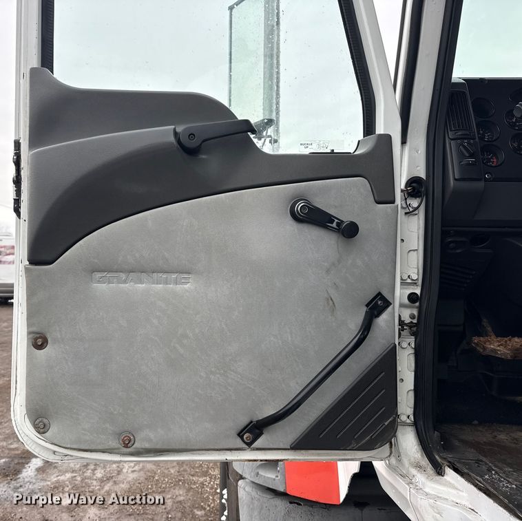 image for item EG2040 2012 Mack GU713 vacuum truck