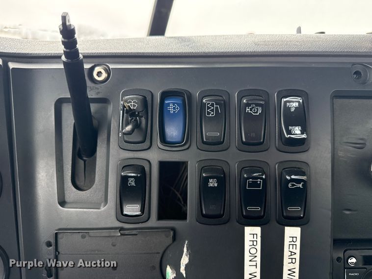 image for item EG2040 2012 Mack GU713 vacuum truck