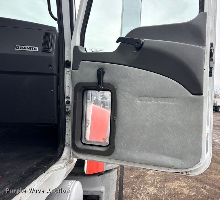 image for item EG2040 2012 Mack GU713 vacuum truck