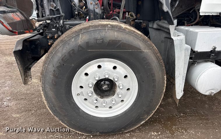 image for item EG2040 2012 Mack GU713 vacuum truck