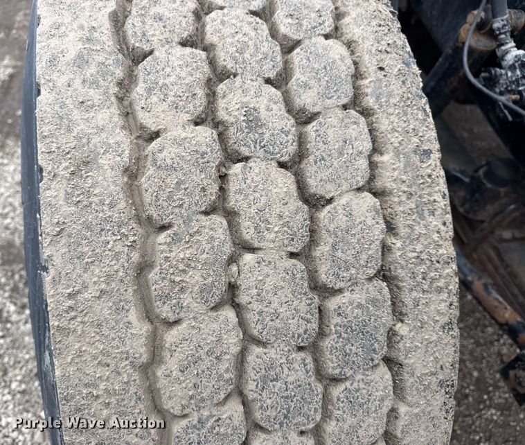 image for item EG2040 2012 Mack GU713 vacuum truck