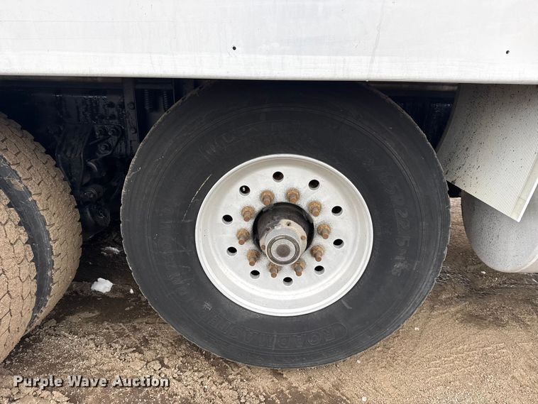 image for item EG2040 2012 Mack GU713 vacuum truck