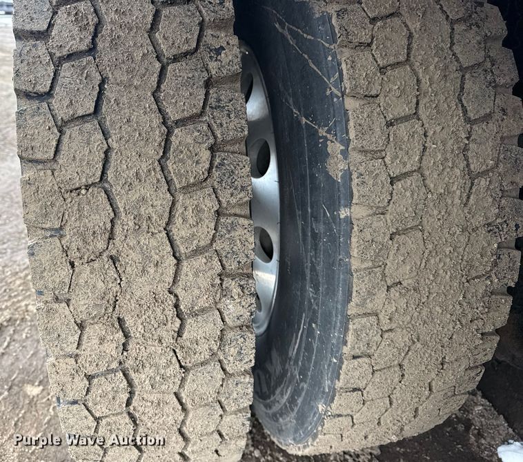 image for item EG2040 2012 Mack GU713 vacuum truck