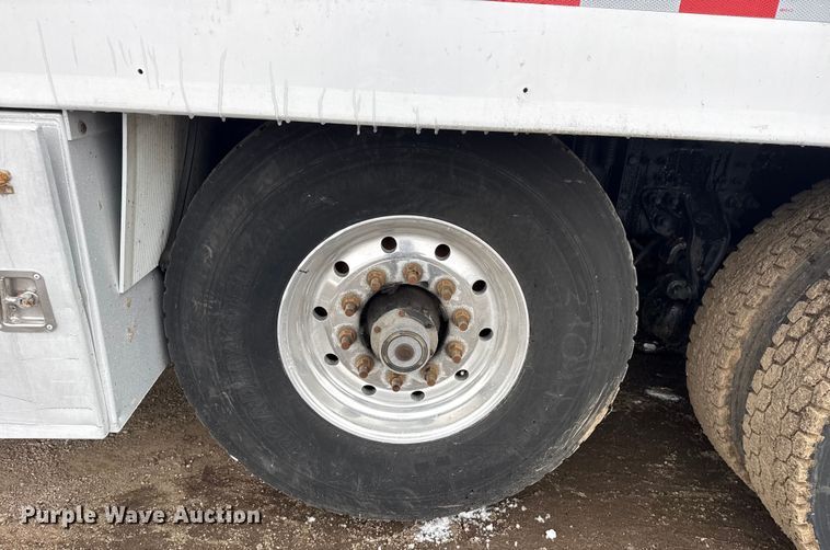 image for item EG2040 2012 Mack GU713 vacuum truck