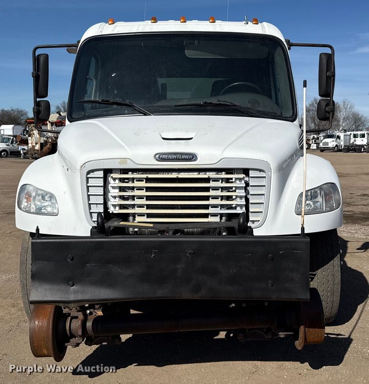 image for item EG2048 2007 Freightliner Business Class M2 utility / service truck