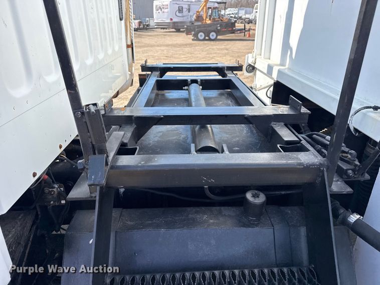 image for item EG2048 2007 Freightliner Business Class M2 utility / service truck