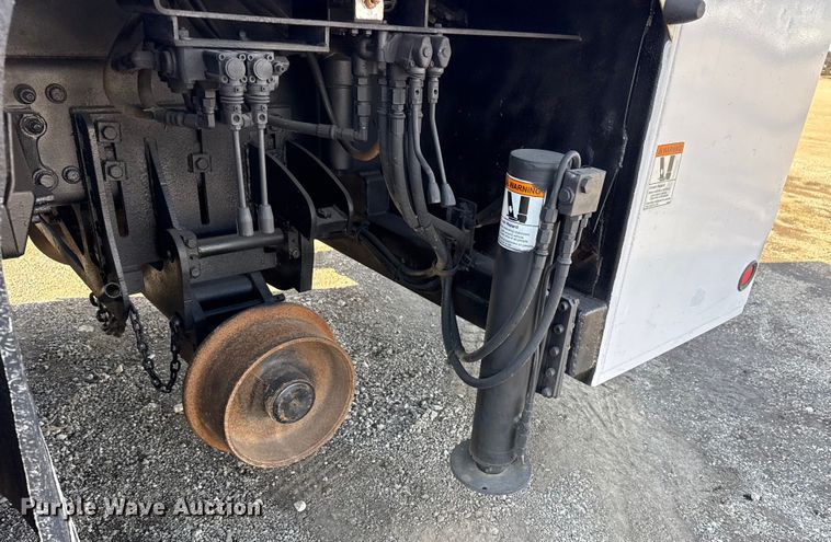 image for item EG2048 2007 Freightliner Business Class M2 utility / service truck