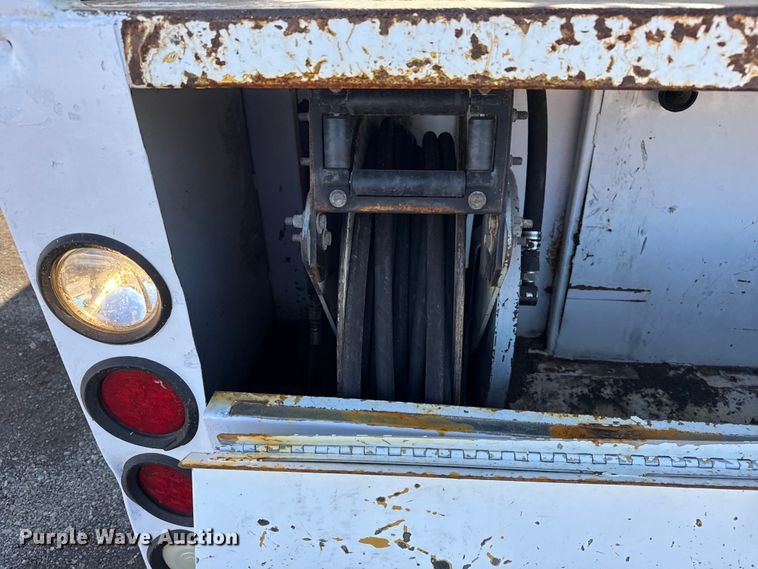 image for item EG2048 2007 Freightliner Business Class M2 utility / service truck