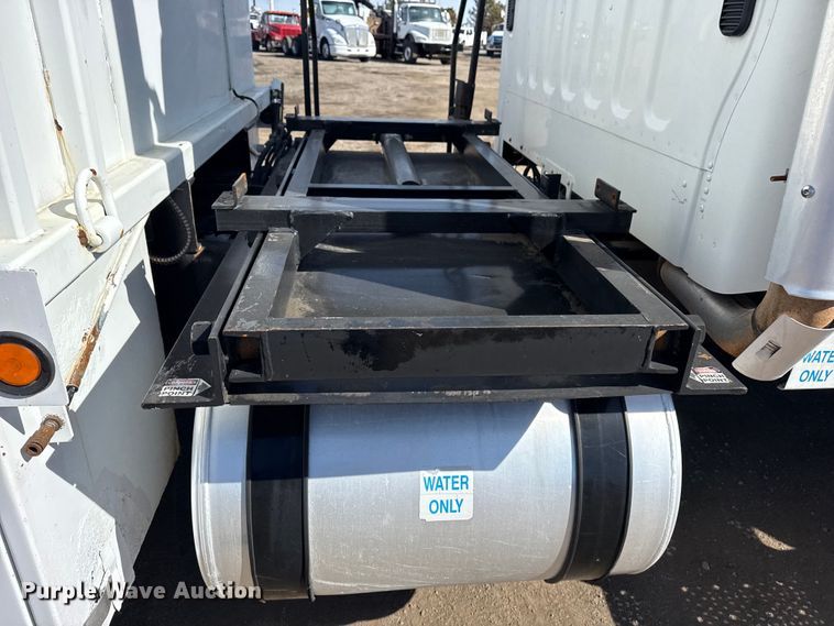 image for item EG2048 2007 Freightliner Business Class M2 utility / service truck