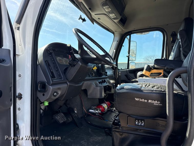 image for item EG2048 2007 Freightliner Business Class M2 utility / service truck