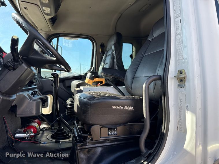 image for item EG2048 2007 Freightliner Business Class M2 utility / service truck