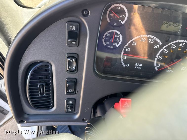 image for item EG2048 2007 Freightliner Business Class M2 utility / service truck