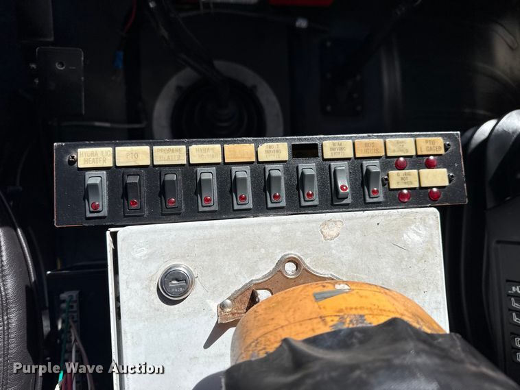 image for item EG2048 2007 Freightliner Business Class M2 utility / service truck