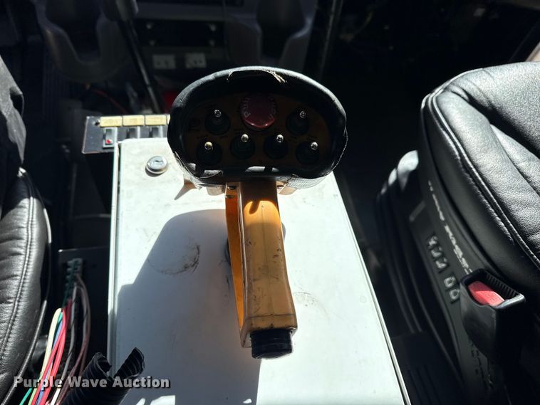 image for item EG2048 2007 Freightliner Business Class M2 utility / service truck