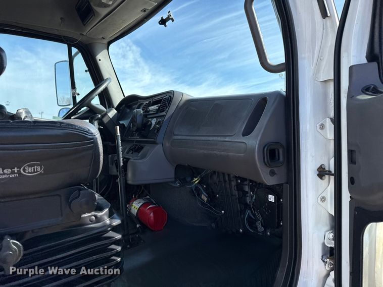 image for item EG2048 2007 Freightliner Business Class M2 utility / service truck