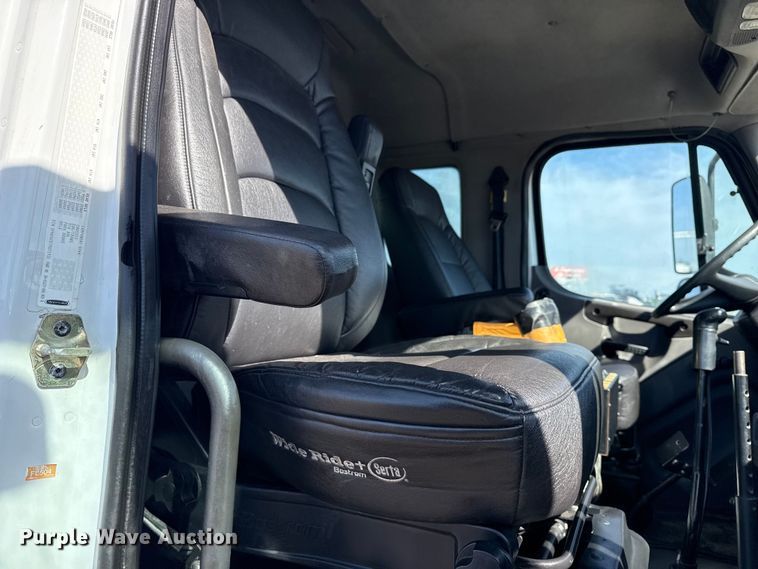 image for item EG2048 2007 Freightliner Business Class M2 utility / service truck