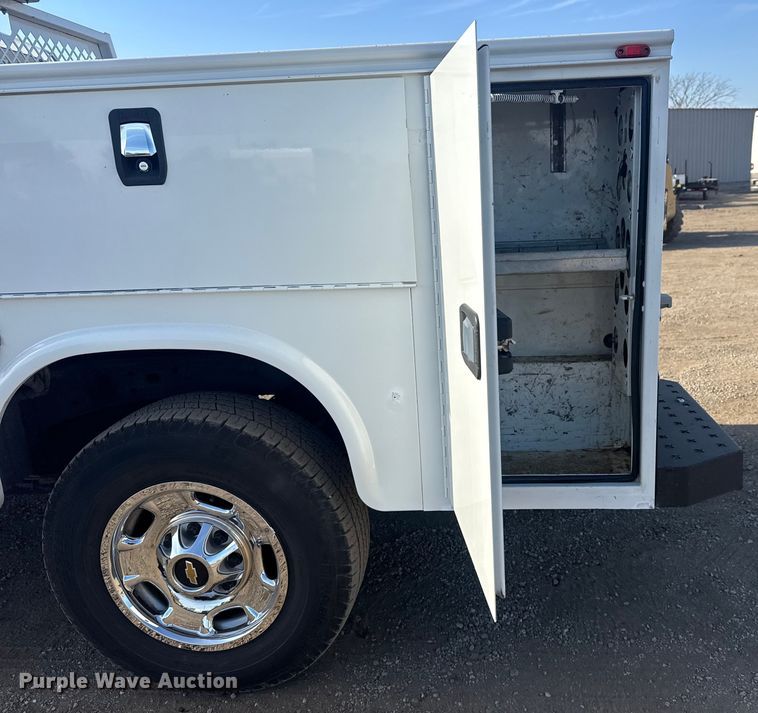 image for item EG2077 2015 Chevrolet Silverado 2500HD Ext. Cab pickup truck