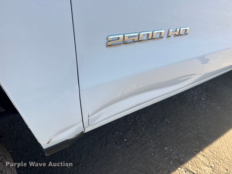 image for item EG2077 2015 Chevrolet Silverado 2500HD Ext. Cab pickup truck