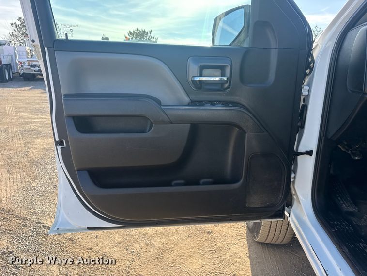 image for item EG2077 2015 Chevrolet Silverado 2500HD Ext. Cab pickup truck