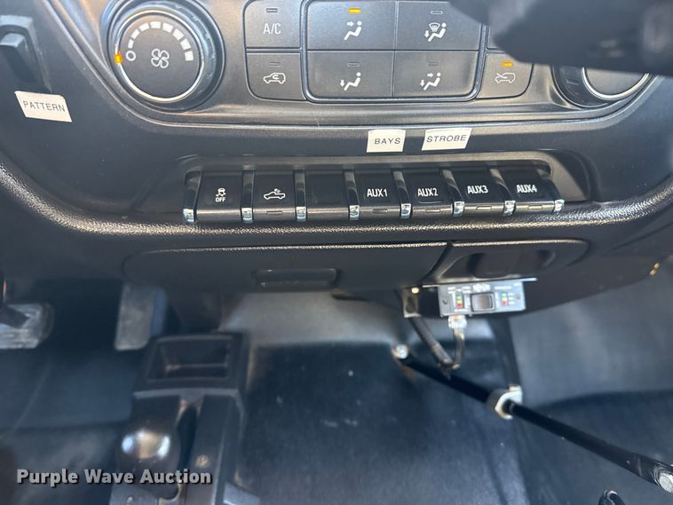 image for item EG2077 2015 Chevrolet Silverado 2500HD Ext. Cab pickup truck