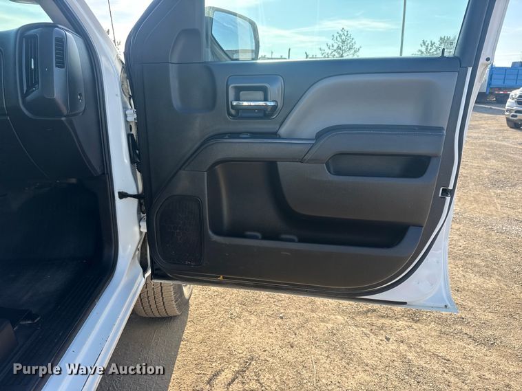 image for item EG2077 2015 Chevrolet Silverado 2500HD Ext. Cab pickup truck