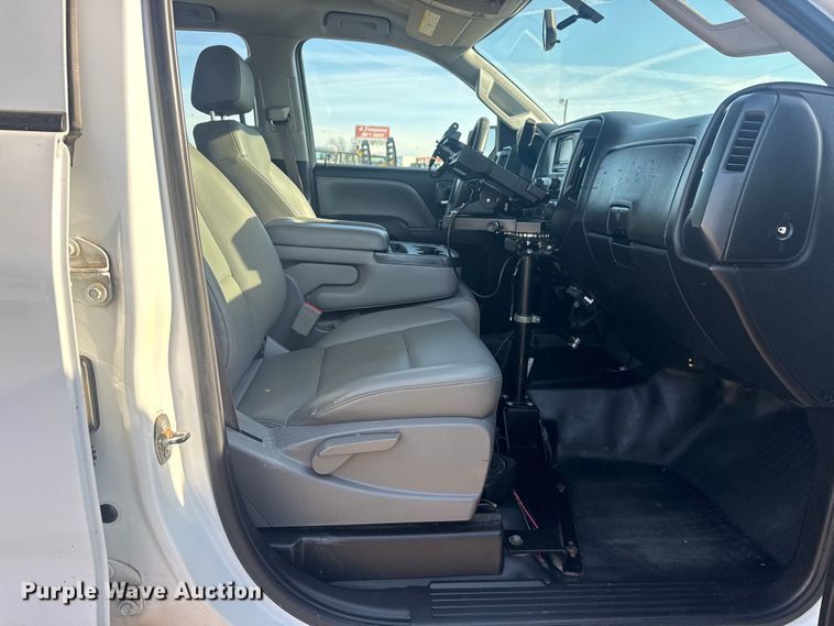 image for item EG2077 2015 Chevrolet Silverado 2500HD Ext. Cab pickup truck