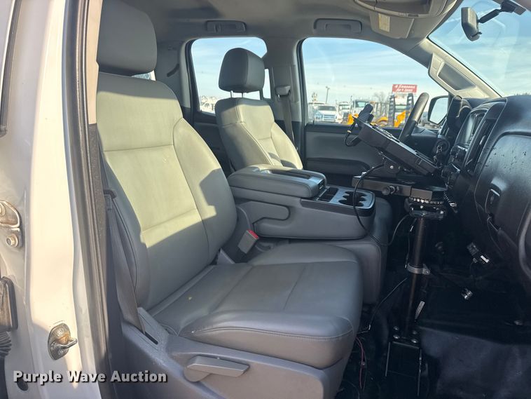 image for item EG2077 2015 Chevrolet Silverado 2500HD Ext. Cab pickup truck