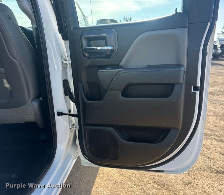 image for item EG2077 2015 Chevrolet Silverado 2500HD Ext. Cab pickup truck