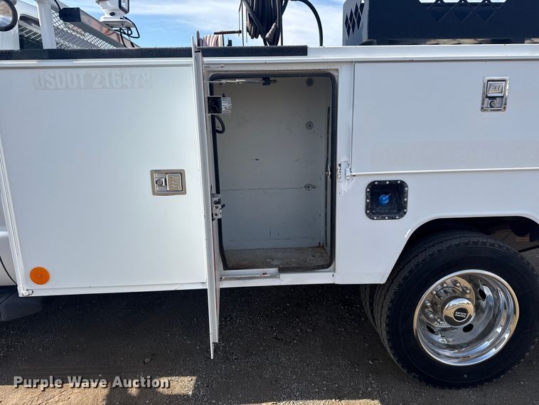 image for item EG2084 2012 Ford F-550 Super Duty utility / service truck