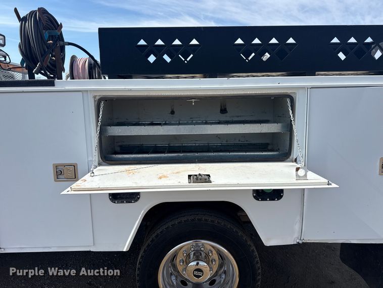 image for item EG2084 2012 Ford F-550 Super Duty utility / service truck