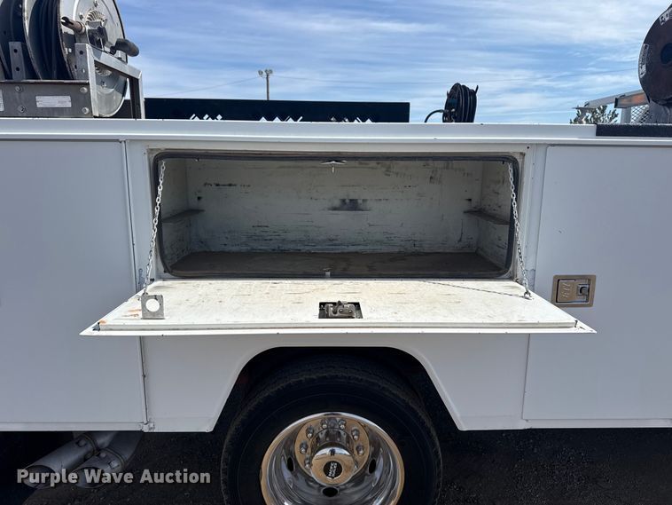 image for item EG2084 2012 Ford F-550 Super Duty utility / service truck