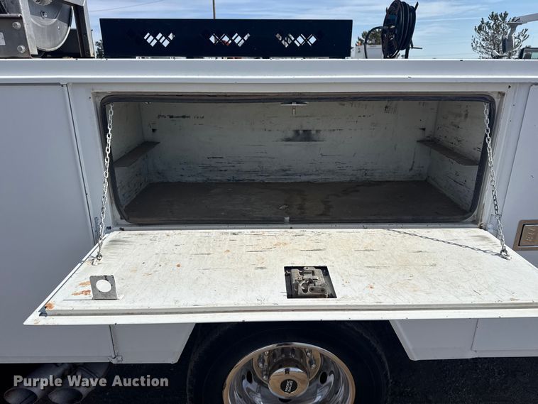 image for item EG2084 2012 Ford F-550 Super Duty utility / service truck