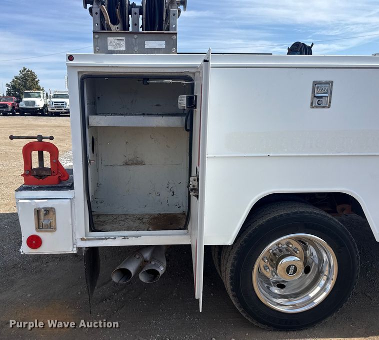 image for item EG2084 2012 Ford F-550 Super Duty utility / service truck