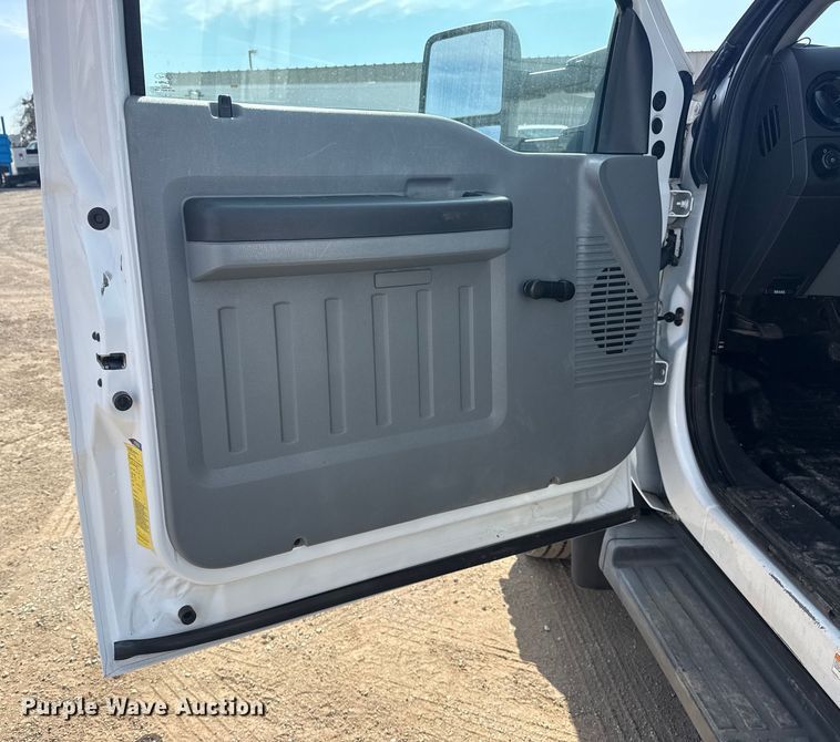 image for item EG2084 2012 Ford F-550 Super Duty utility / service truck