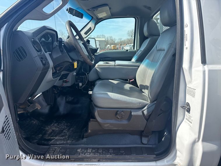 image for item EG2084 2012 Ford F-550 Super Duty utility / service truck