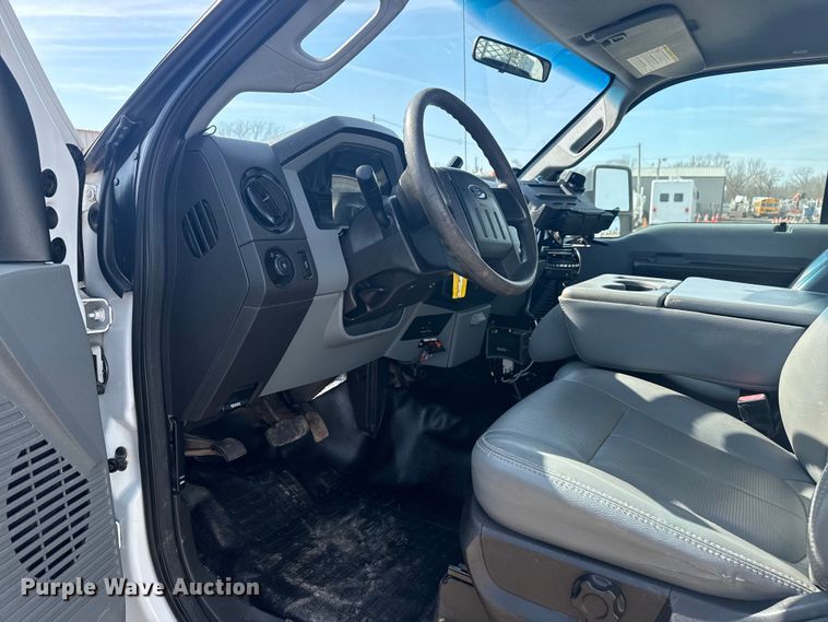 image for item EG2084 2012 Ford F-550 Super Duty utility / service truck