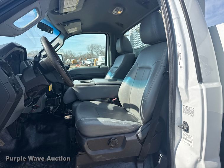 image for item EG2084 2012 Ford F-550 Super Duty utility / service truck