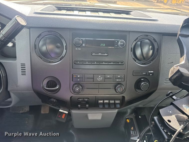 image for item EG2084 2012 Ford F-550 Super Duty utility / service truck