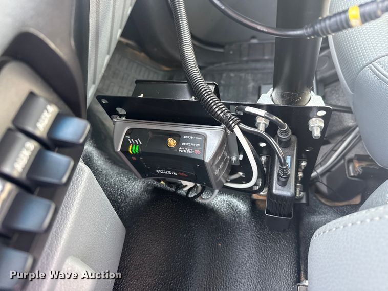 image for item EG2084 2012 Ford F-550 Super Duty utility / service truck