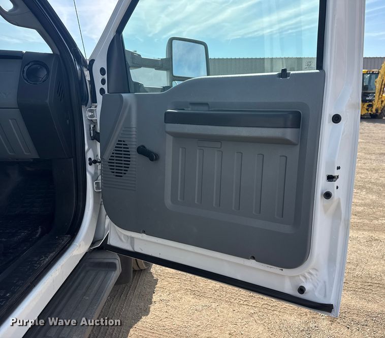 image for item EG2084 2012 Ford F-550 Super Duty utility / service truck